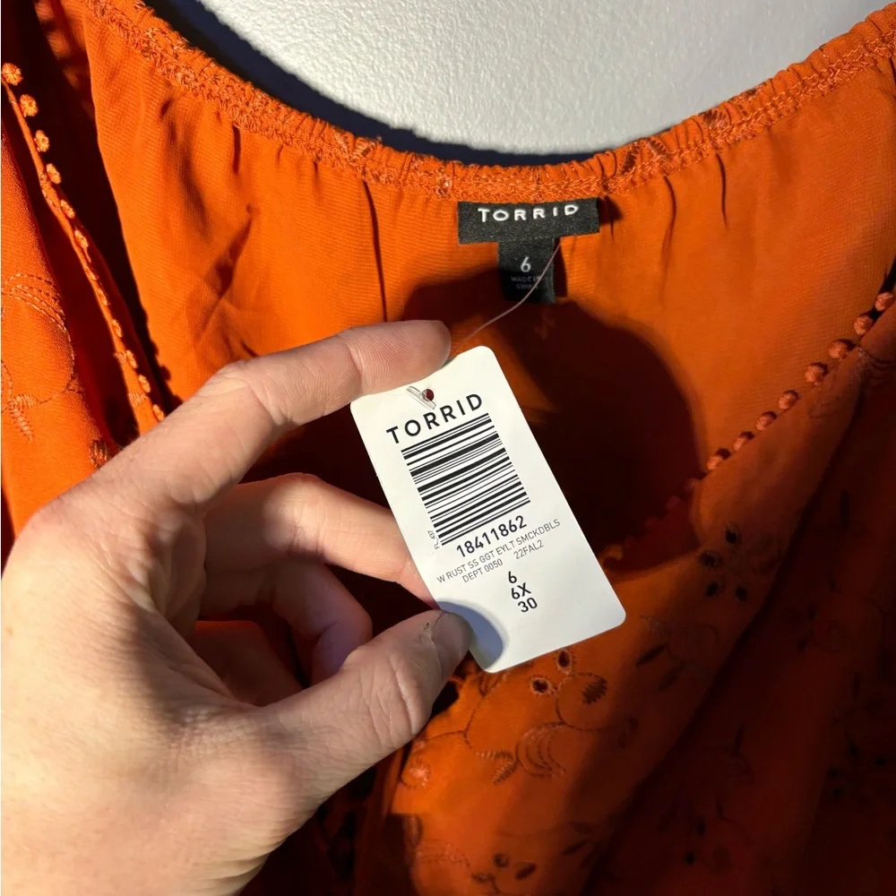 Torrid Georgette Eyelet Smocked Waist Top Size 6X - Picture 5 of 5